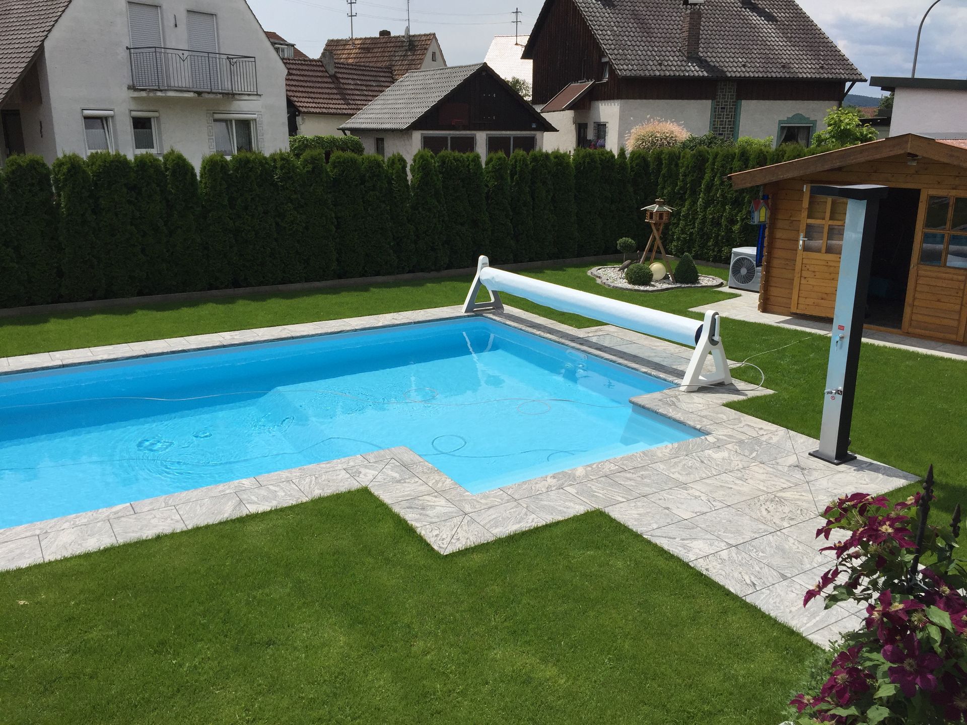 Garten-Pool mit Abdeckrolle